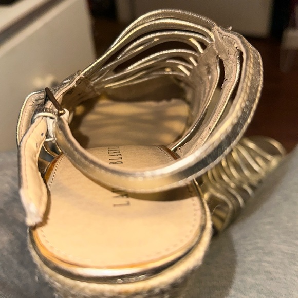 Lauren Blakwell - Picture 6 of 10